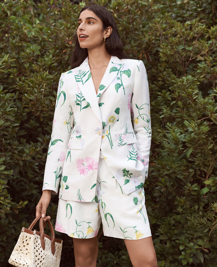 The Petite Floral Pleated Short in Linen Blend