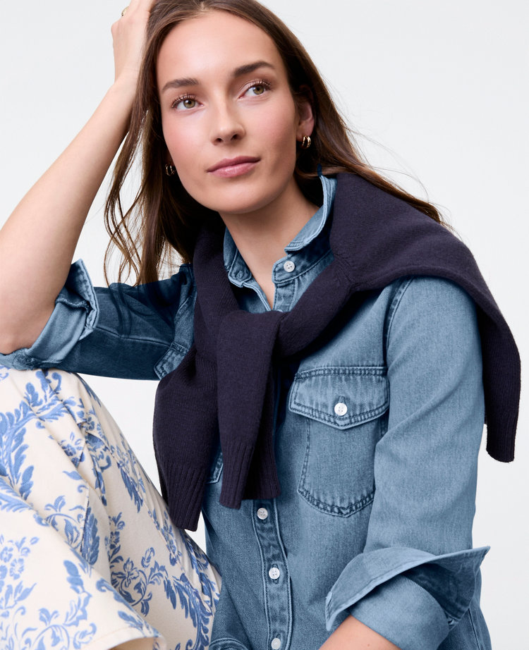 Ann Taylor Weekend Collection Denim Pocket Shirt Size Medium Twilight Wash Women's