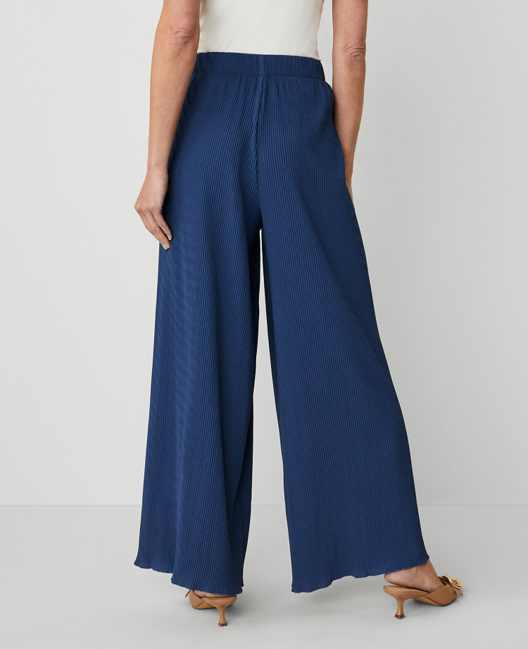 The Petite Easy Wide-Leg Pant