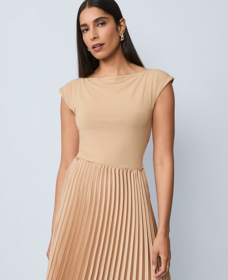 Sleeveless Boatneck Top