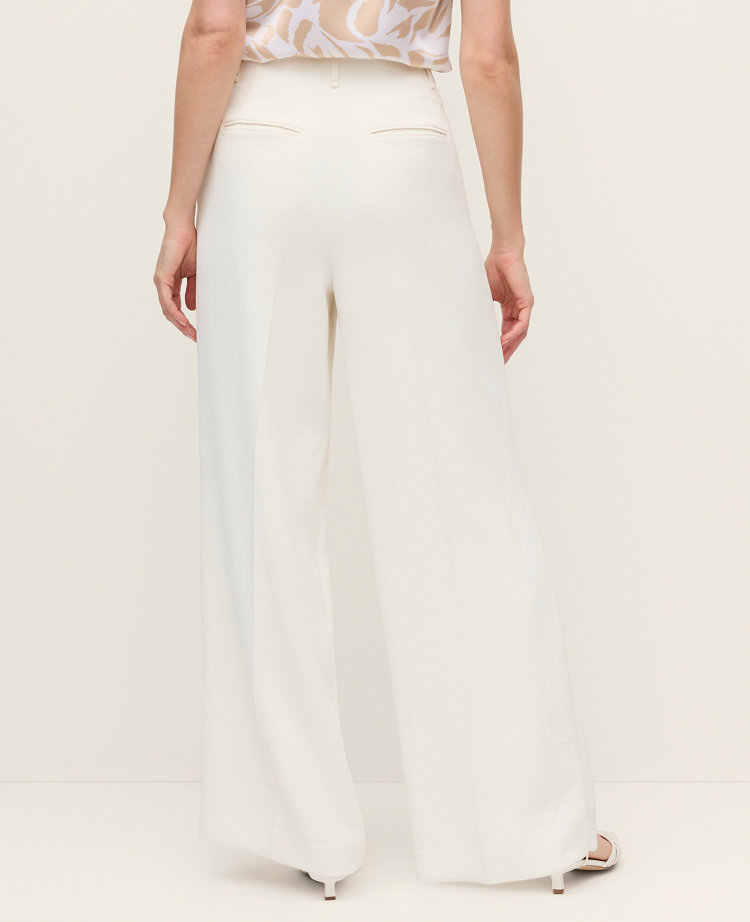 The Pleated Wide-Leg Pant in Textured Crepe