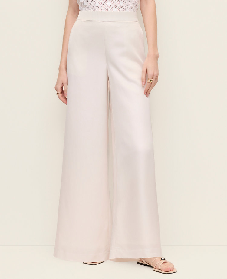 The Petite Easy Wide-Leg Pant