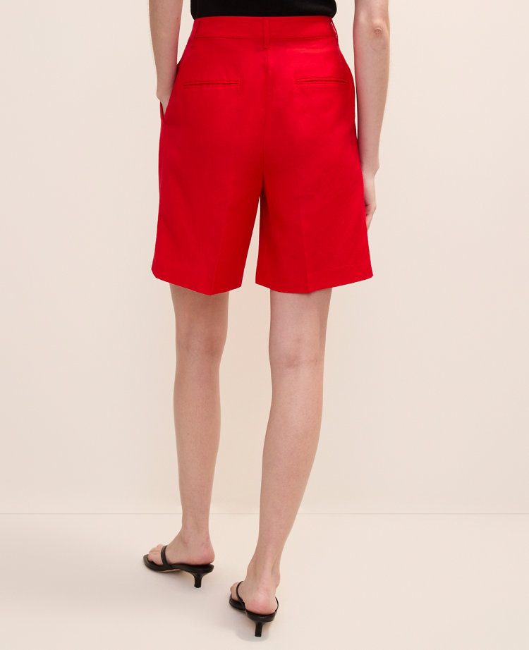 The Petite Bermuda Short in Linen Blend