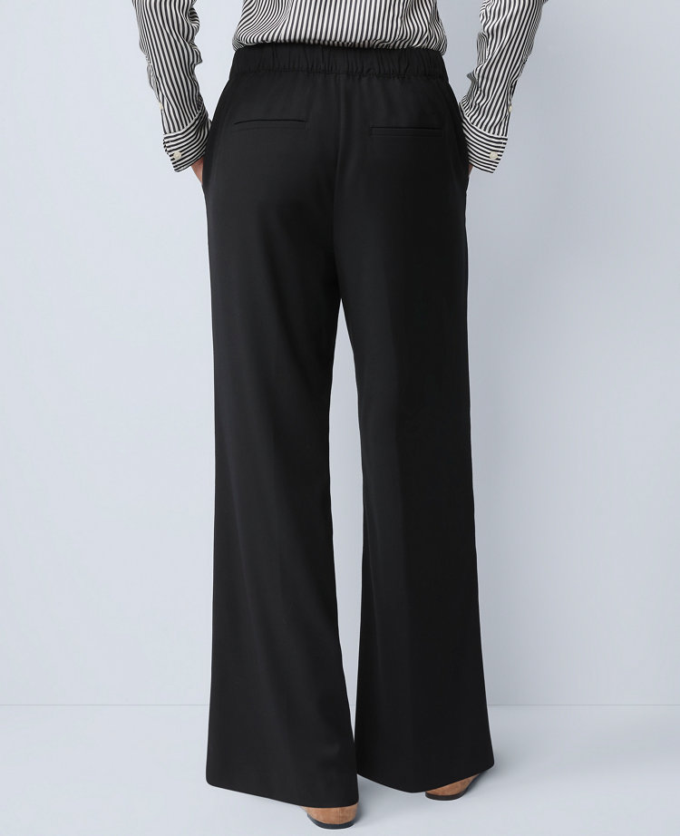 Wide-Leg Jogger Pant