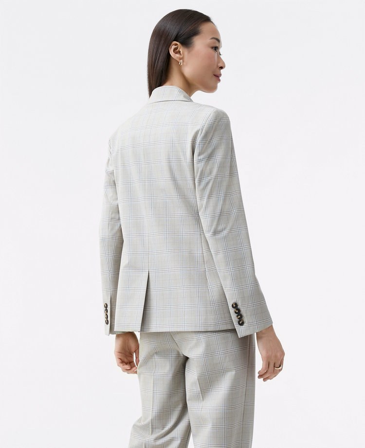 The Petite Fitted Blazer in Plaid