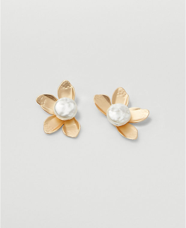 Pearlized Floral Stud Earrings