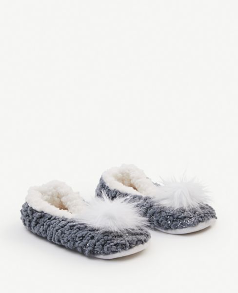 pom pom slippers