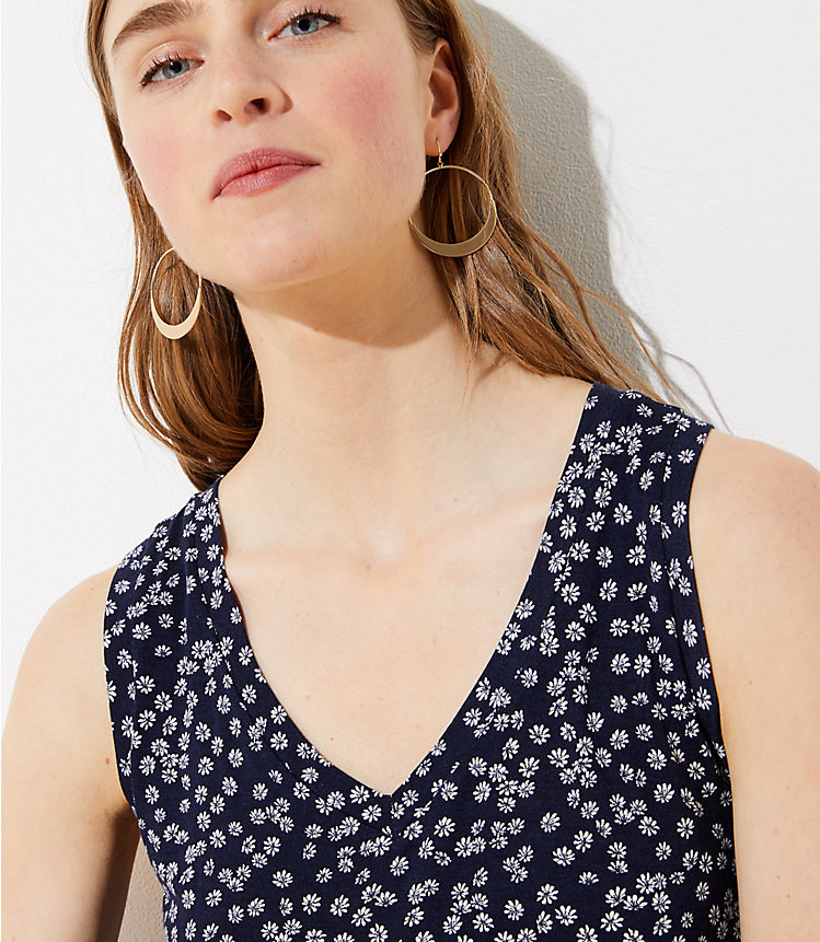 Petite Daisy V-Neck Tank Top image number 1