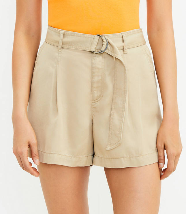 Belted store pleated shorts