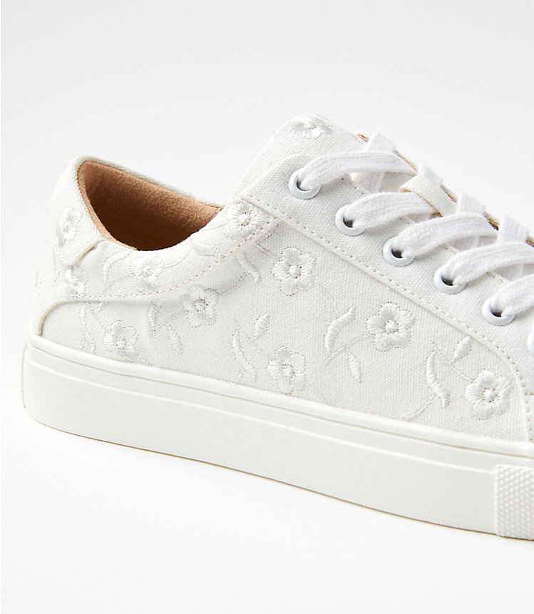 blood Wind boundary Eyelet Lace Up Sneakers