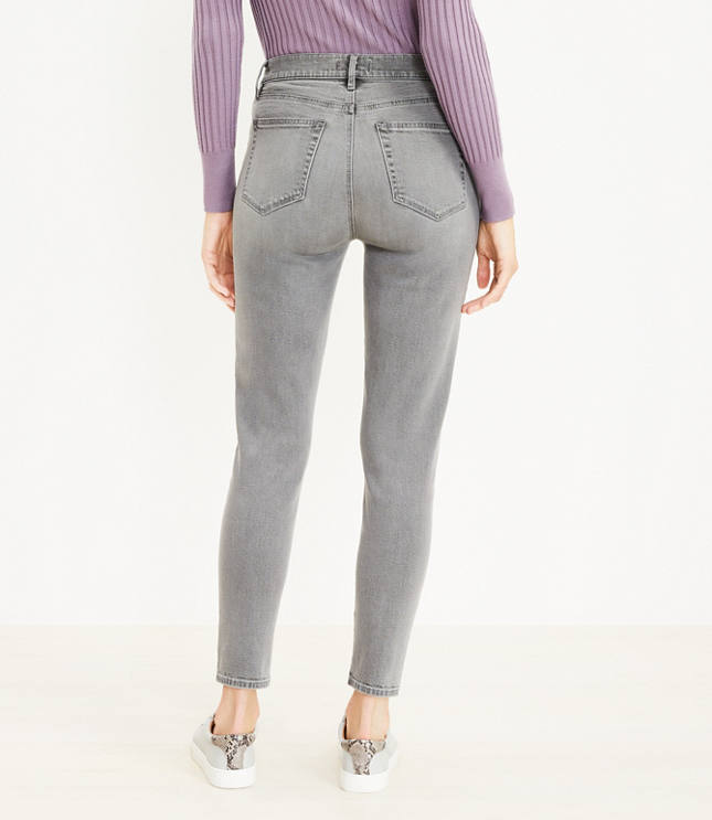 Curvy Mid Rise Skinny Jeans in Staple Grey Wash