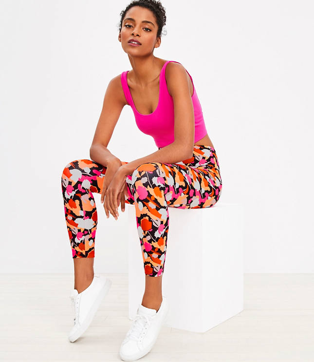 Close Up in Tight Green Leggings. Athletic Woman Working Out in a Loft  Studio. Stock Image - Image of athlete, shape: 186691295