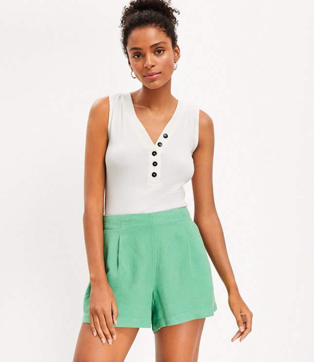 Pleated Pull On Shorts in Linen Blend