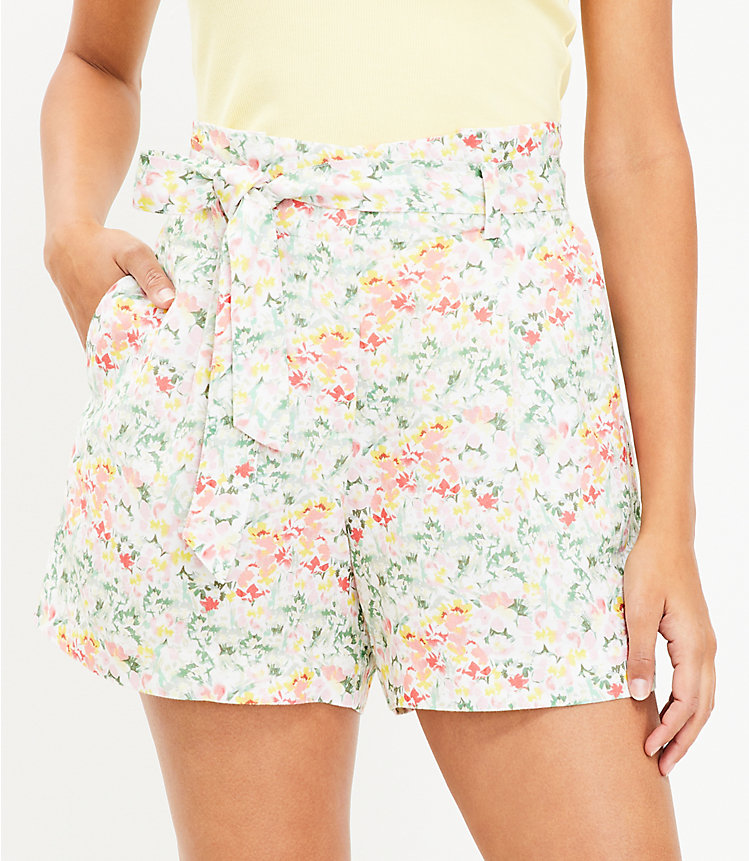 Paperbag Shorts in Buttercup Floral Linen Blend image number 1