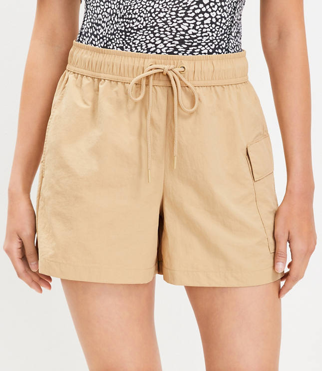 Lou and store grey linen shorts