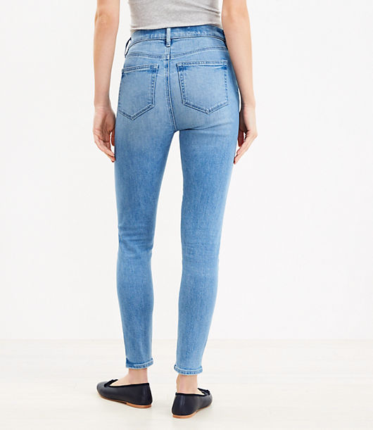 Curvy Front Seamed Mid Rise Skinny Jeans in Light Indigo Wash