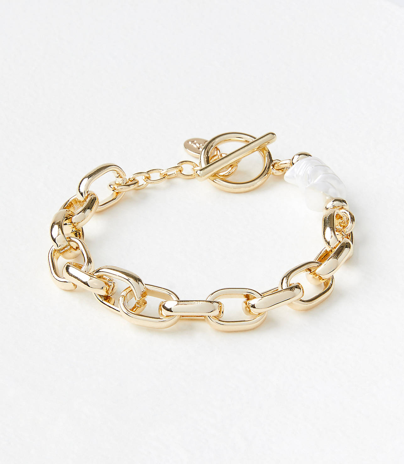 Pearlized Chain Toggle Bracelet