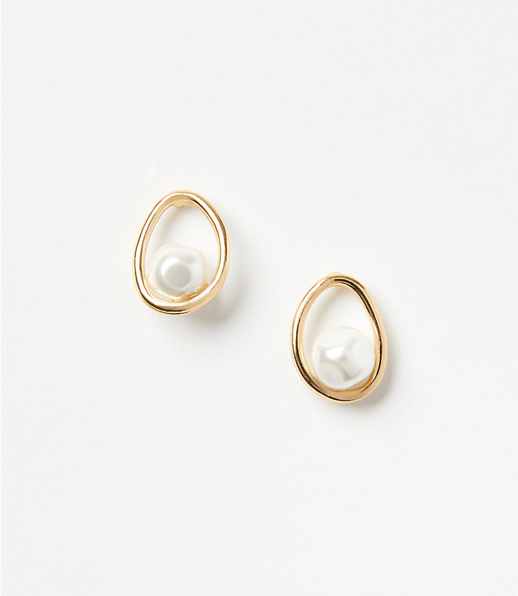 Pearlized Stud Earrings image number null