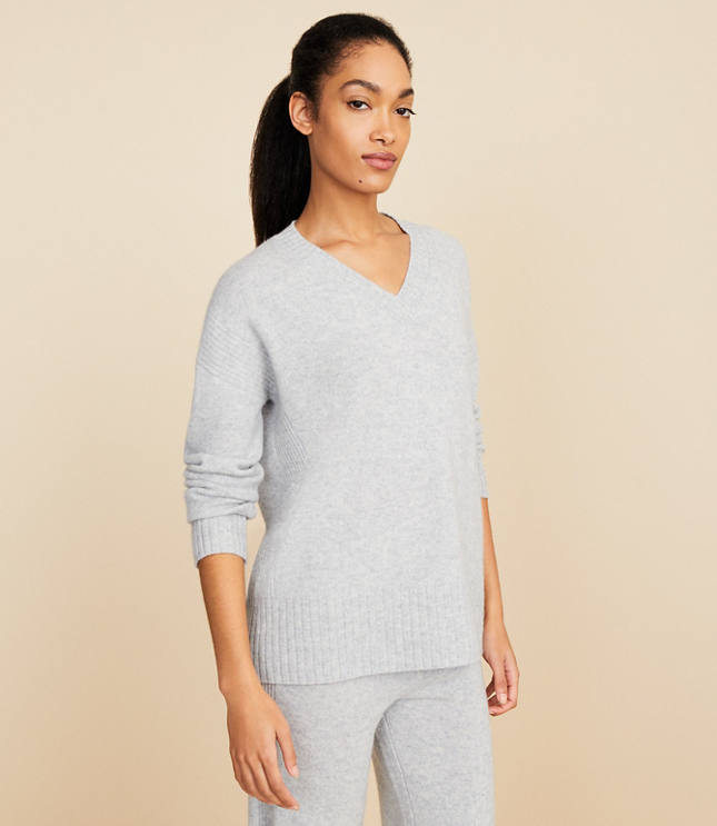 Lou & Grey V-Neck Cashmere Tunic Sweater