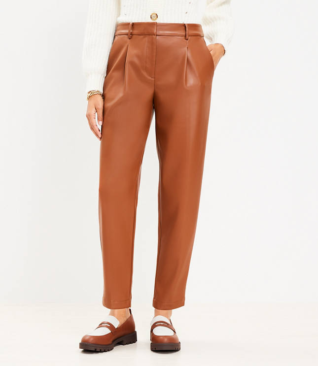 PLEATED FAUX LEATHER PANTS - Brown