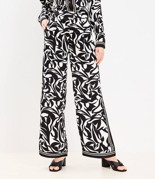 Petite Pleated Fluid Pull On Wide Leg Pants in Swirl