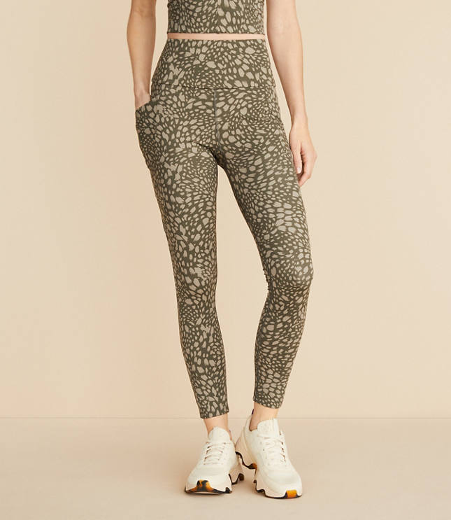 Lou & Grey Animal Print Softsculpt Side Pocket 7/8 Leggings