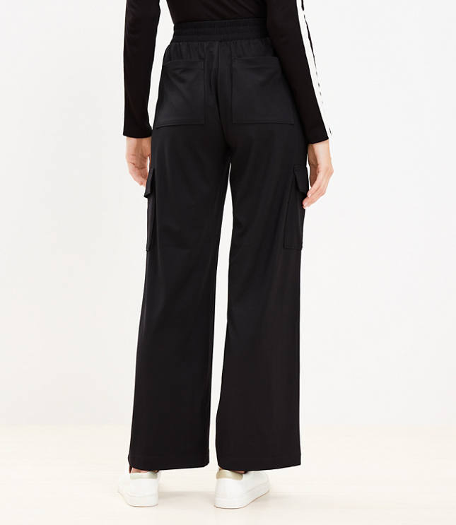 Lou & Grey Heavyweight Luvstretch Wide Leg Cargo Pants carousel Product Image 3
