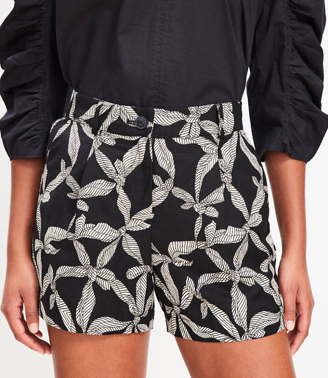 Petite Pleated Shorts in Ribbon Linen Blend