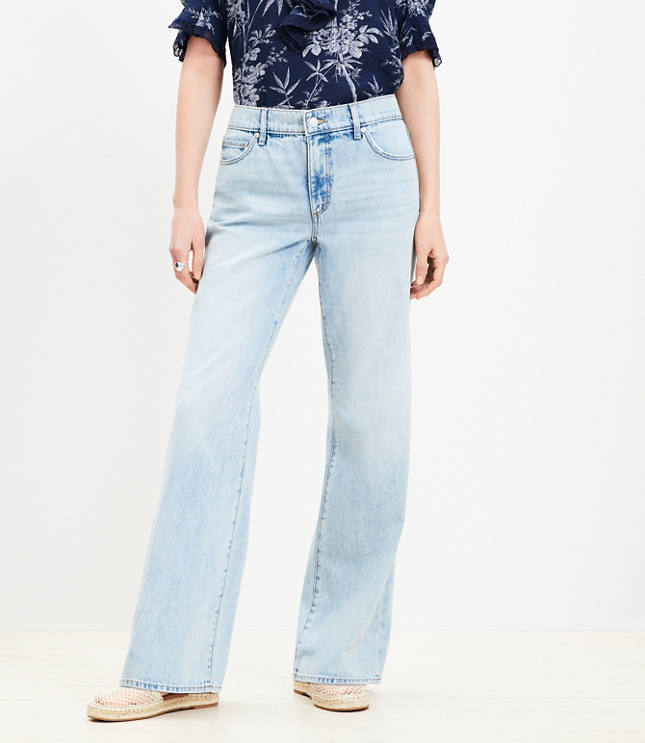 Mid Rise Wide Leg Jeans in Light Wash
