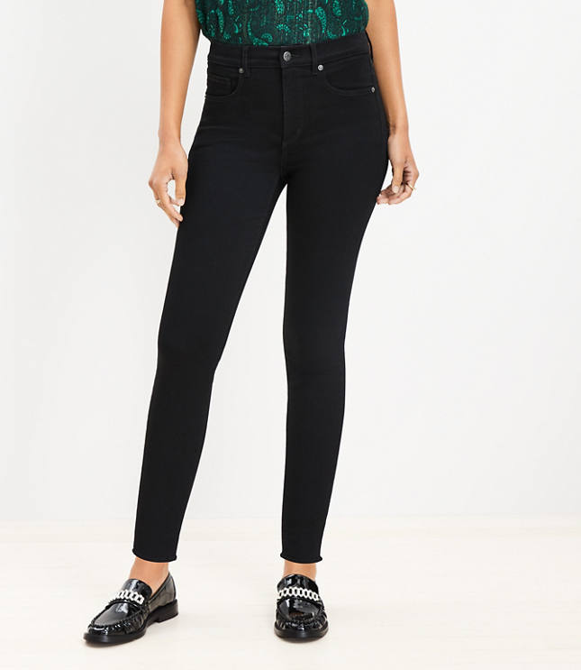 woman wearing black skinny jeans