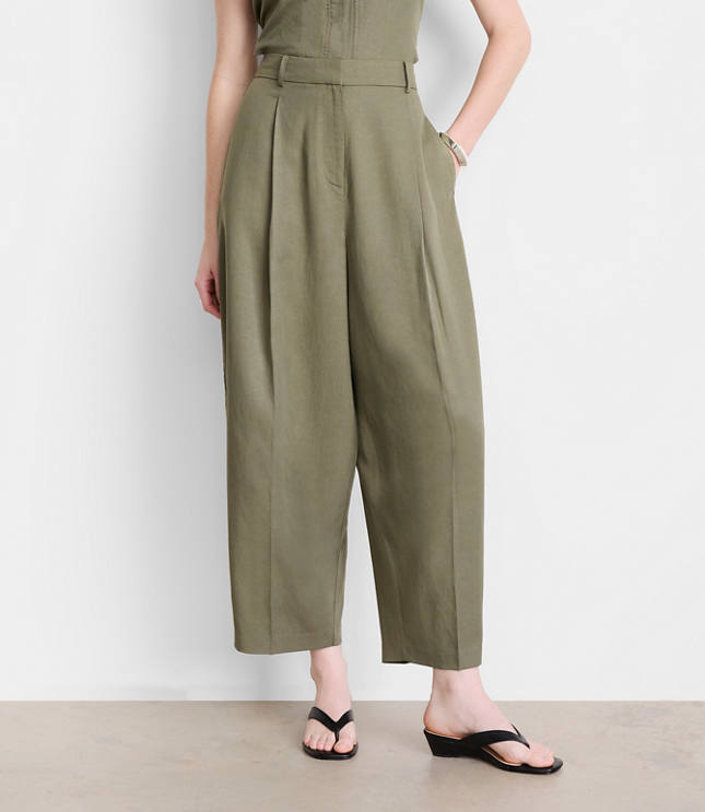 Petite LOFT Versa Pure Spun Pleated Barrel Pants