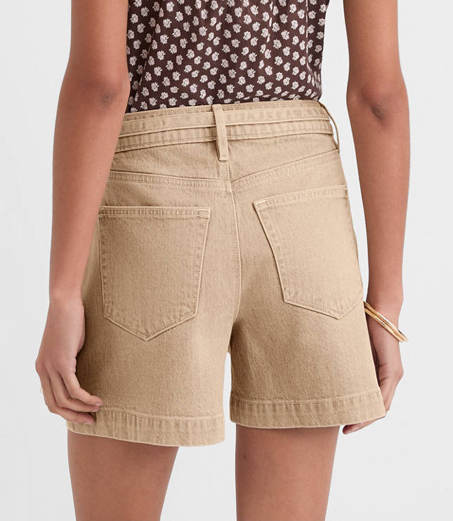 Petite Curvy Belted Denim Utility Shorts in Washed Neutral