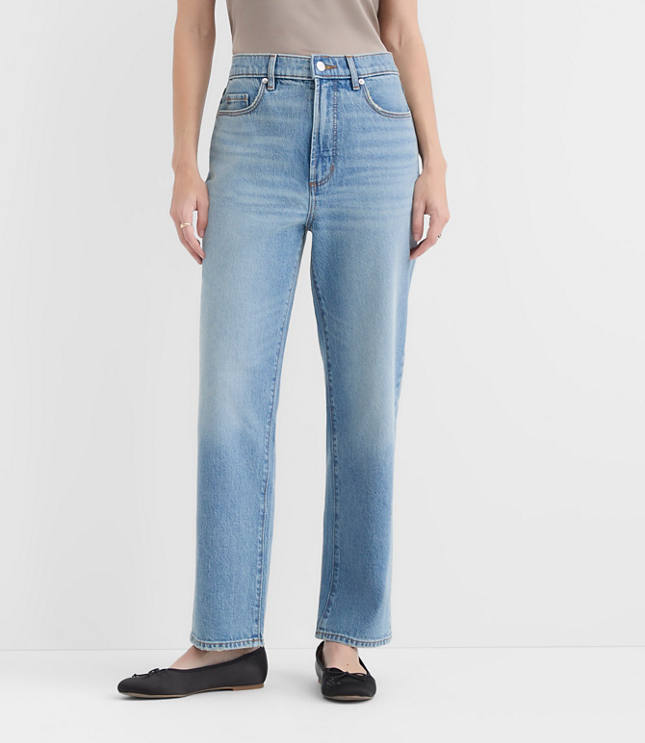 Rivete Short High Rise Straight Jeans in Aura Wash