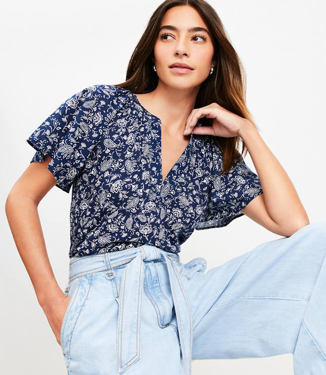 売れ筋商品|||カスパー カットソー トップス レディース Women's V-Neck Floral Flutter-Sleeve Top Black/Vanilla Ice Flutter Sleeve V-Neck Tops | Loft