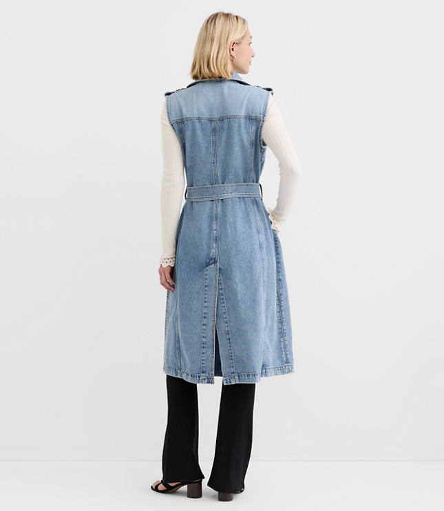 Petite Denim Sleeveless Trench Coat in Light Wash