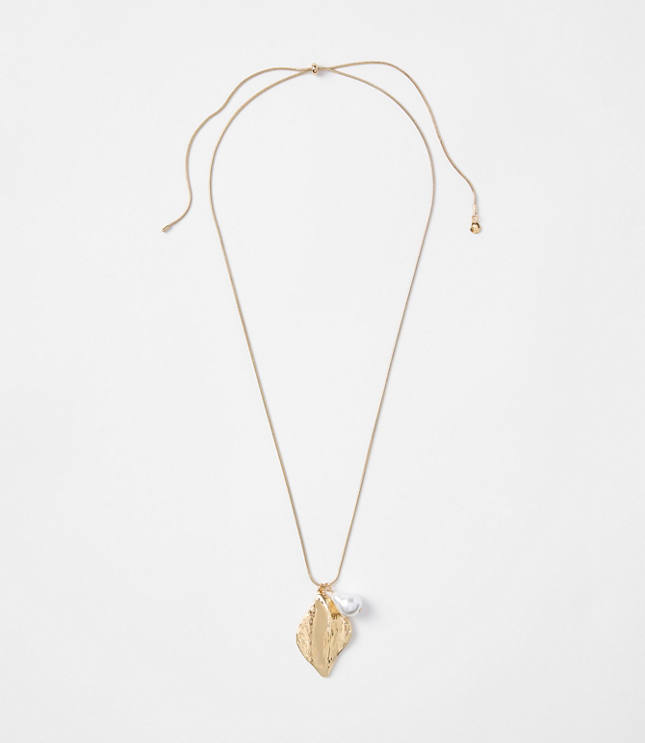 Pearlized Hammered Cluster Pull Tie Necklace