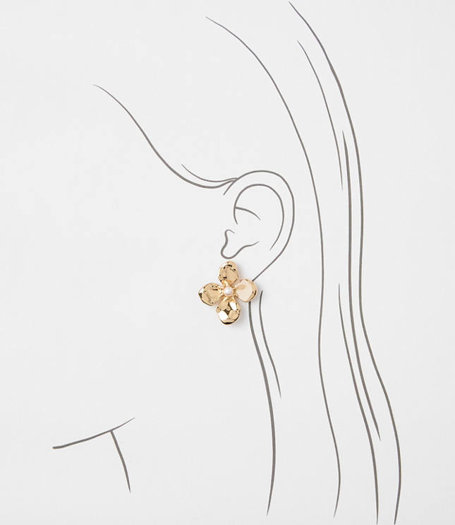 Pearlized Floral Stud Earrings