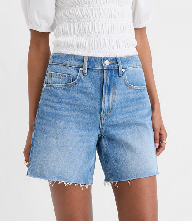 Rivete Curvy Fresh Cut Seamed Boyfriend Shorts in Light Wash