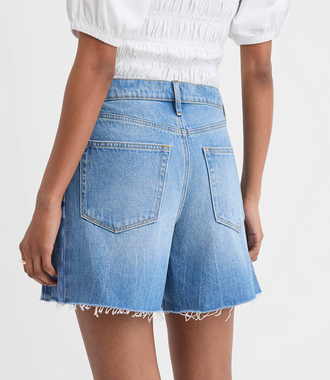 Rivete Petite Fresh Cut Seamed Boyfriend Shorts Light Wash