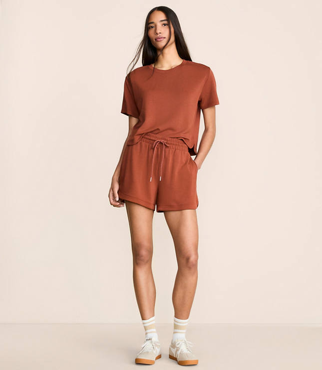 Lou & Grey Lightweight Scubasoft Rounded Hem Shorts