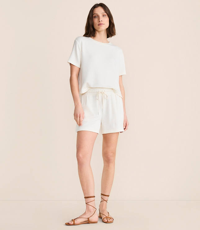 Lou & Grey Lightweight Scubasoft Rounded Hem Shorts carousel Product Image 1