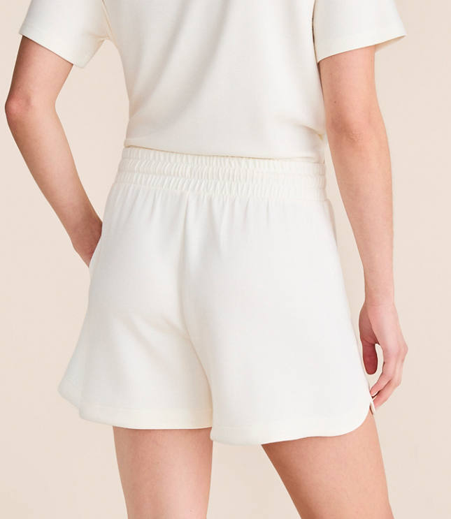 Lou & Grey Lightweight Scubasoft Rounded Hem Shorts carousel Product Image 3