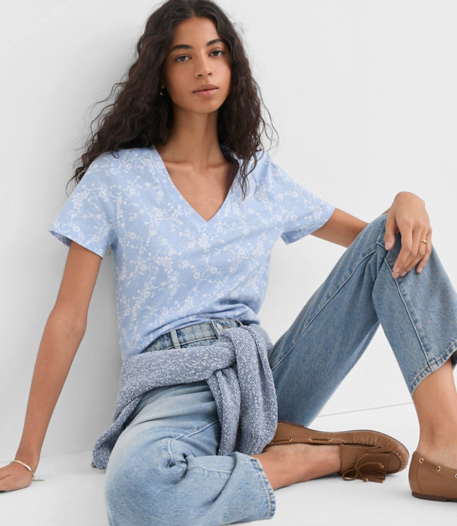 Bouquet Everyday V-Neck Tee