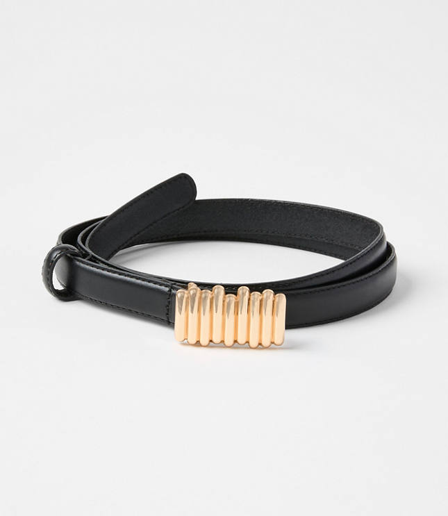 Molded Buckle Skinny Leather Belt